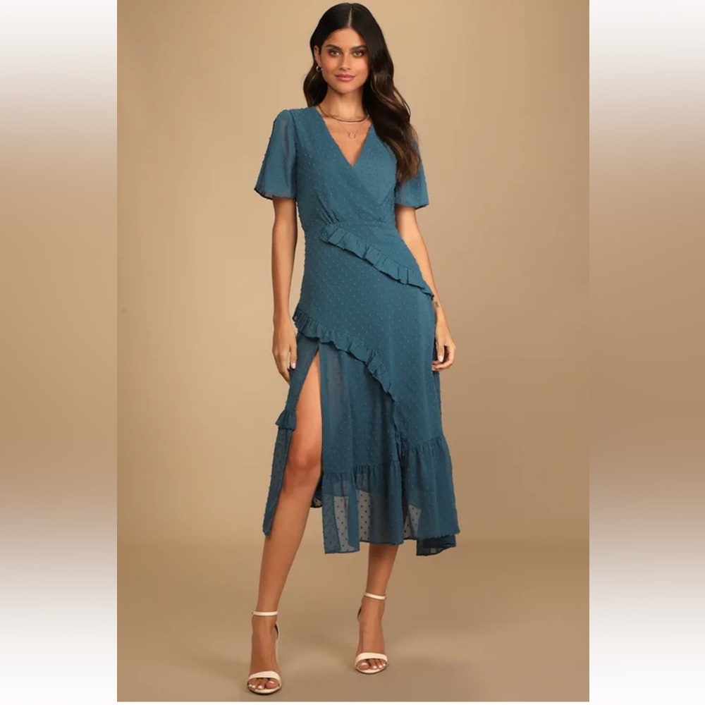 New with Tags Lulu’s Next to You Slate Blue Swiss Dot Ruffled
Midi Dress Size L
